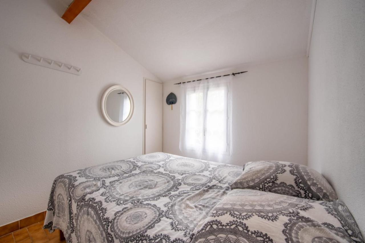 Nice Apt In Front Of The Marina In Grimaud Exterior photo